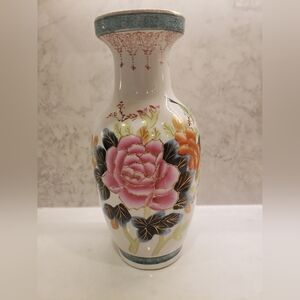 Vintage Chinese vase decorated with flowers